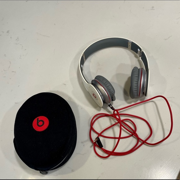 White Beats Solo Headphones - Picture 1 of 3